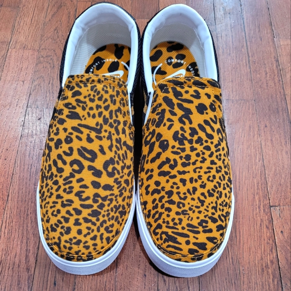 Women's Nike court slip ons